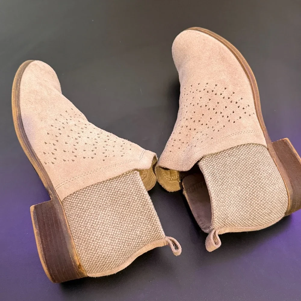 Toms deia suede